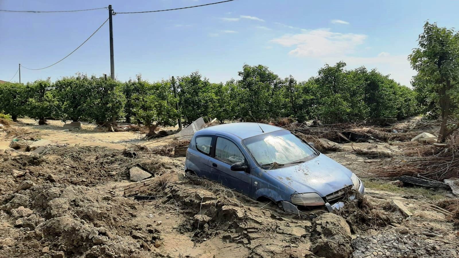 Auto sommersa da fango post alluvione maggio 2023