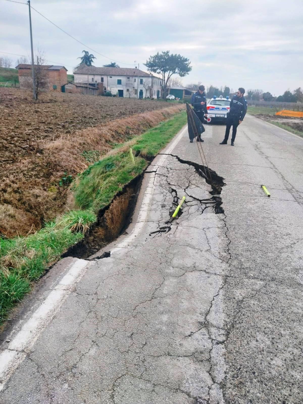 Dissesto carreggiata SP 25