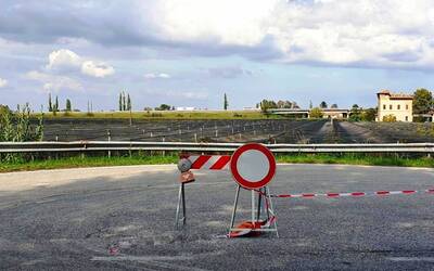 Segnaletica di interruzione traffico e divieto di transito