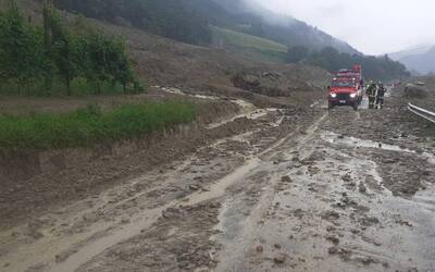 Frana lungo la SP 306 al km 23+000