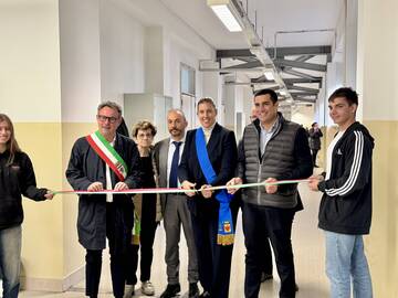 Inaugurazione con il presidente della Regione de Pascale di quattro istituti scolastici di Faenza riqualificati