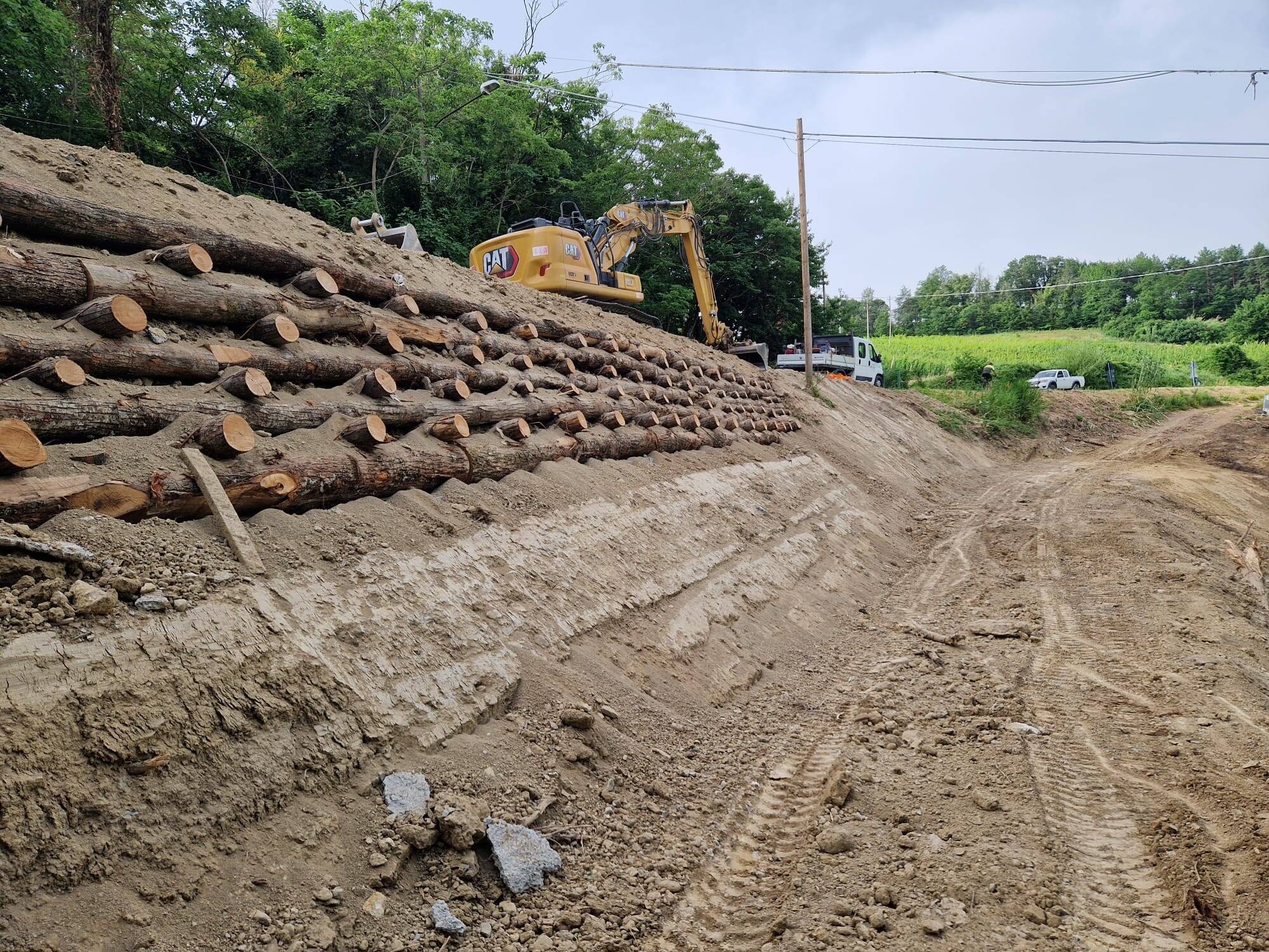 Muro di sostegno in legno a graticcio
