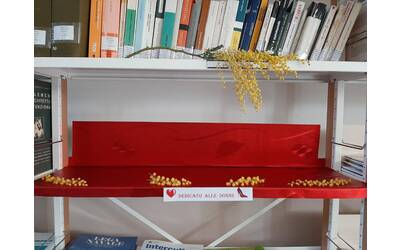 mensola rossa mensola rossa
