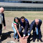 Posa del primo mattone