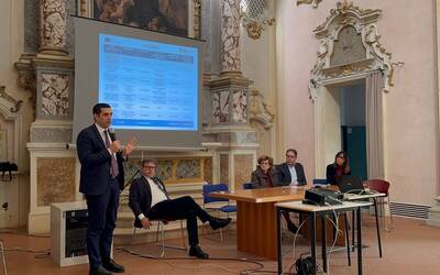 foto presentazione interventi alle scuole di Faenza