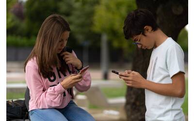 Ragazzi, smartphone