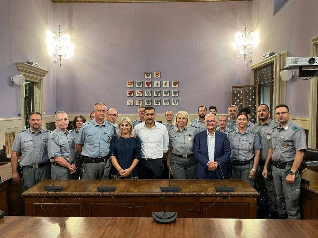 Gruppo Polizia Provinciale con Presidente, Prefetto e Dirigente